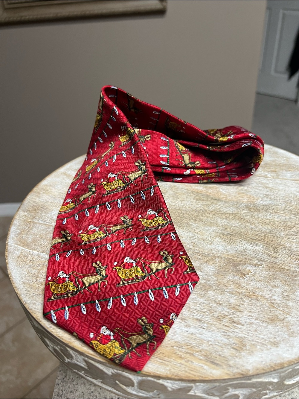 🎄St. Nick’s Tie Shop …Reindeer and Santa w/Sleigh 100% Silk Men's Red Tie